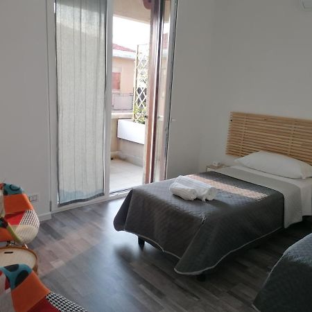 Suite Room Malpensa B&B Cardano Al Campo Exterior foto