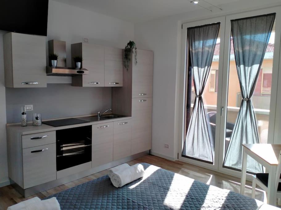 Suite Room Malpensa B&B Cardano Al Campo Exterior foto