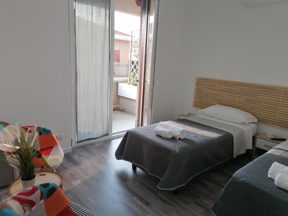 Suite Room Malpensa B&B Cardano Al Campo Exterior foto